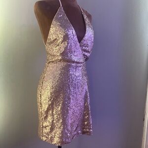Elegant Backless Sequin Dress in Gold
